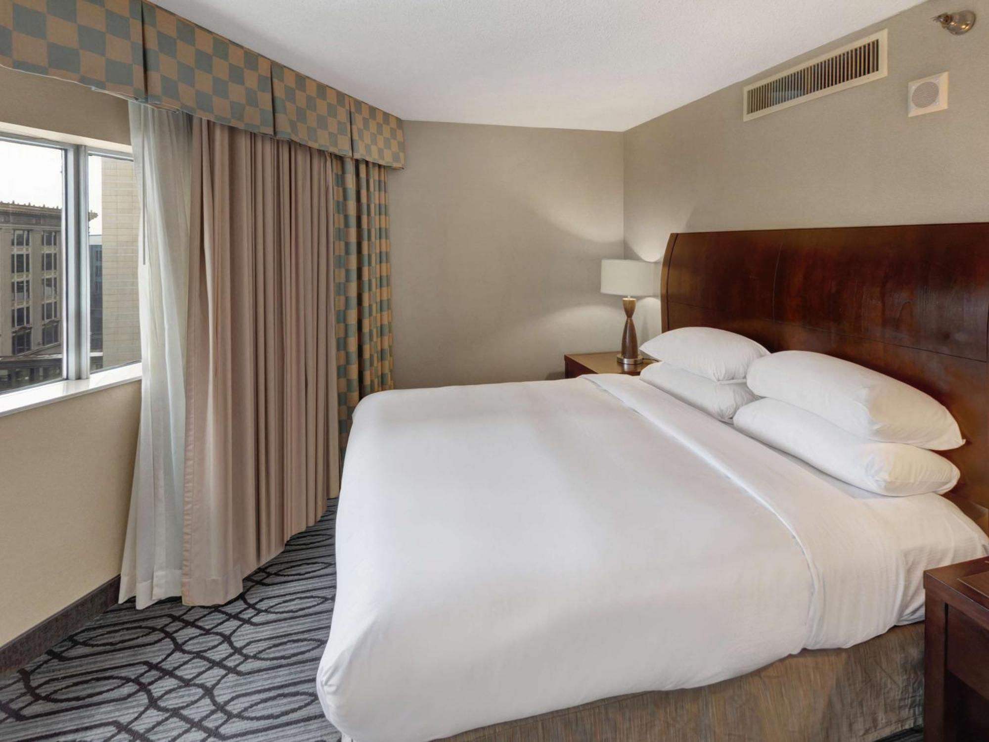 Отель Doubletree By Hilton St Paul Downtown Сент-Пол Экстерьер фото