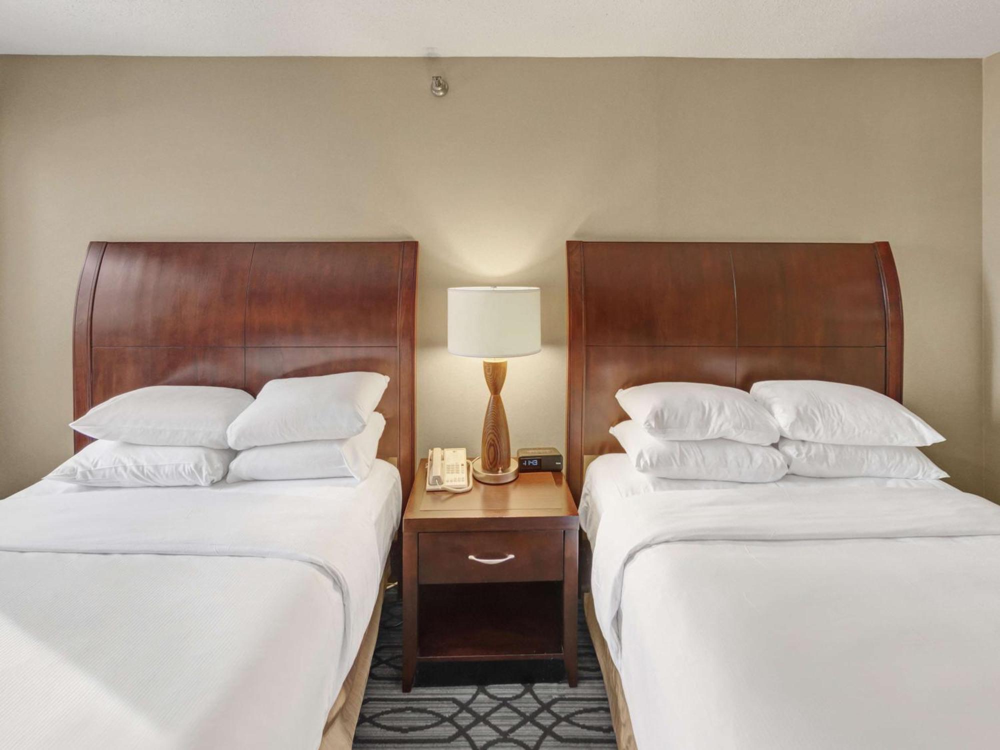 Отель Doubletree By Hilton St Paul Downtown Сент-Пол Экстерьер фото