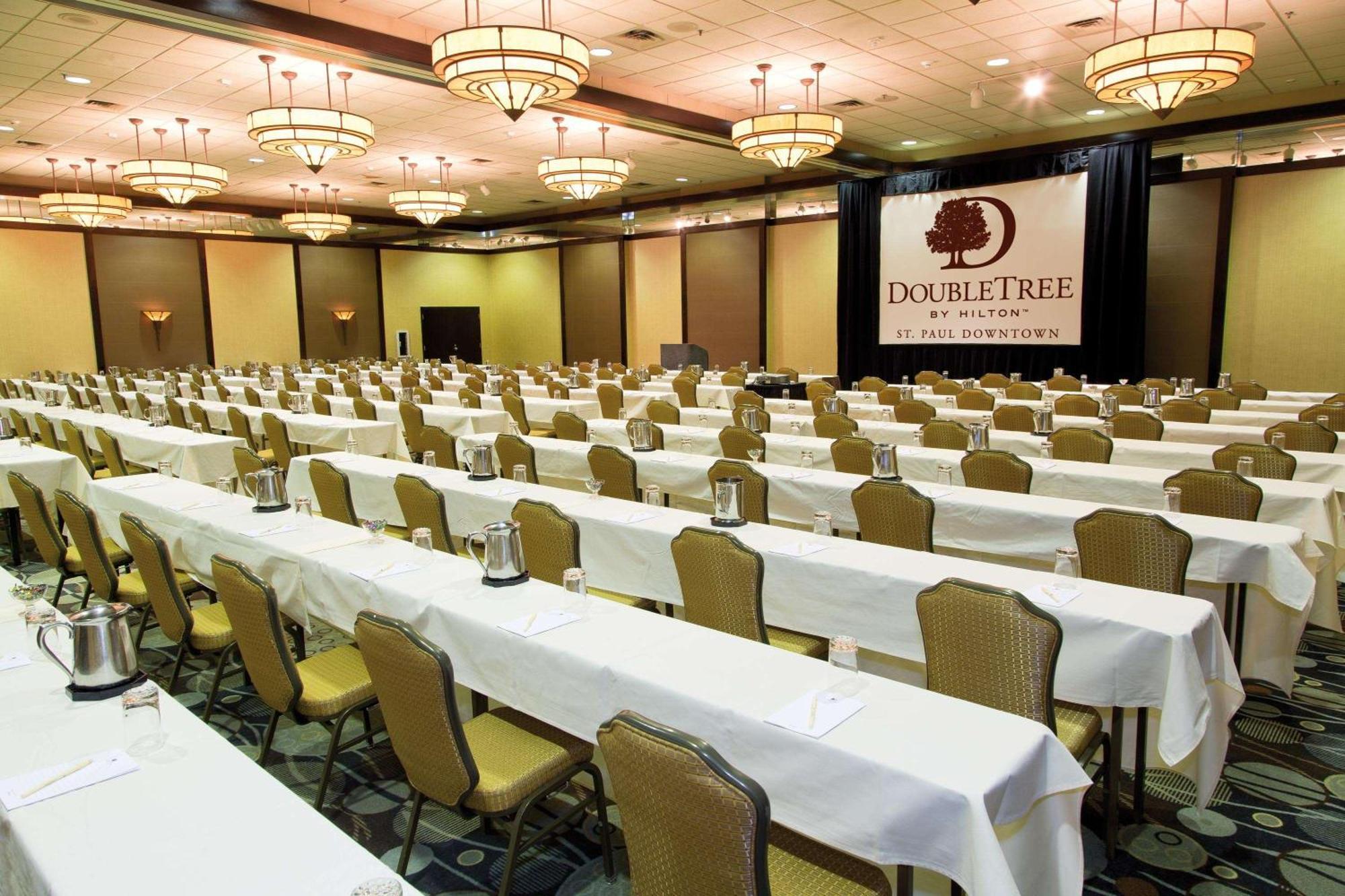 Отель Doubletree By Hilton St Paul Downtown Сент-Пол Экстерьер фото