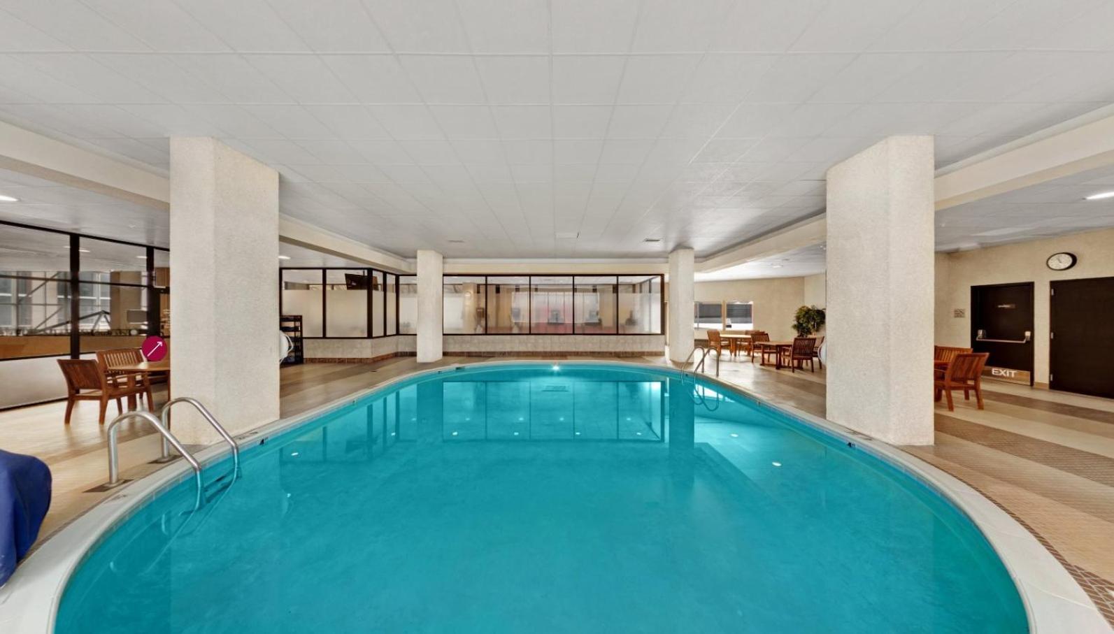 Отель Doubletree By Hilton St Paul Downtown Сент-Пол Экстерьер фото