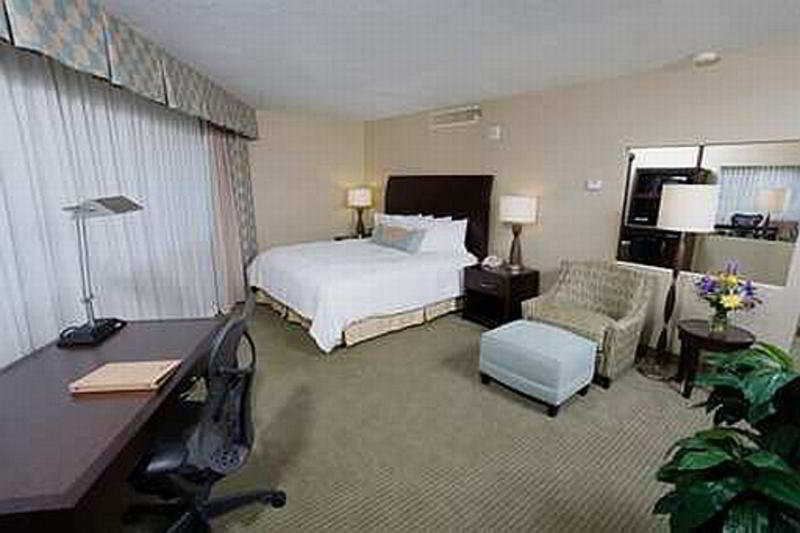 Отель Doubletree By Hilton St Paul Downtown Сент-Пол Экстерьер фото