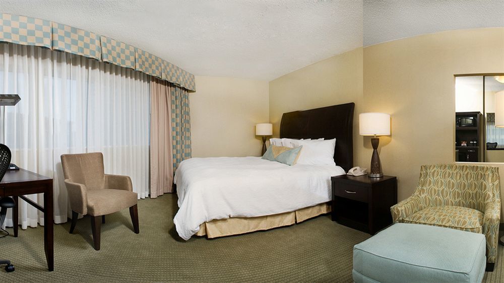 Отель Doubletree By Hilton St Paul Downtown Сент-Пол Экстерьер фото